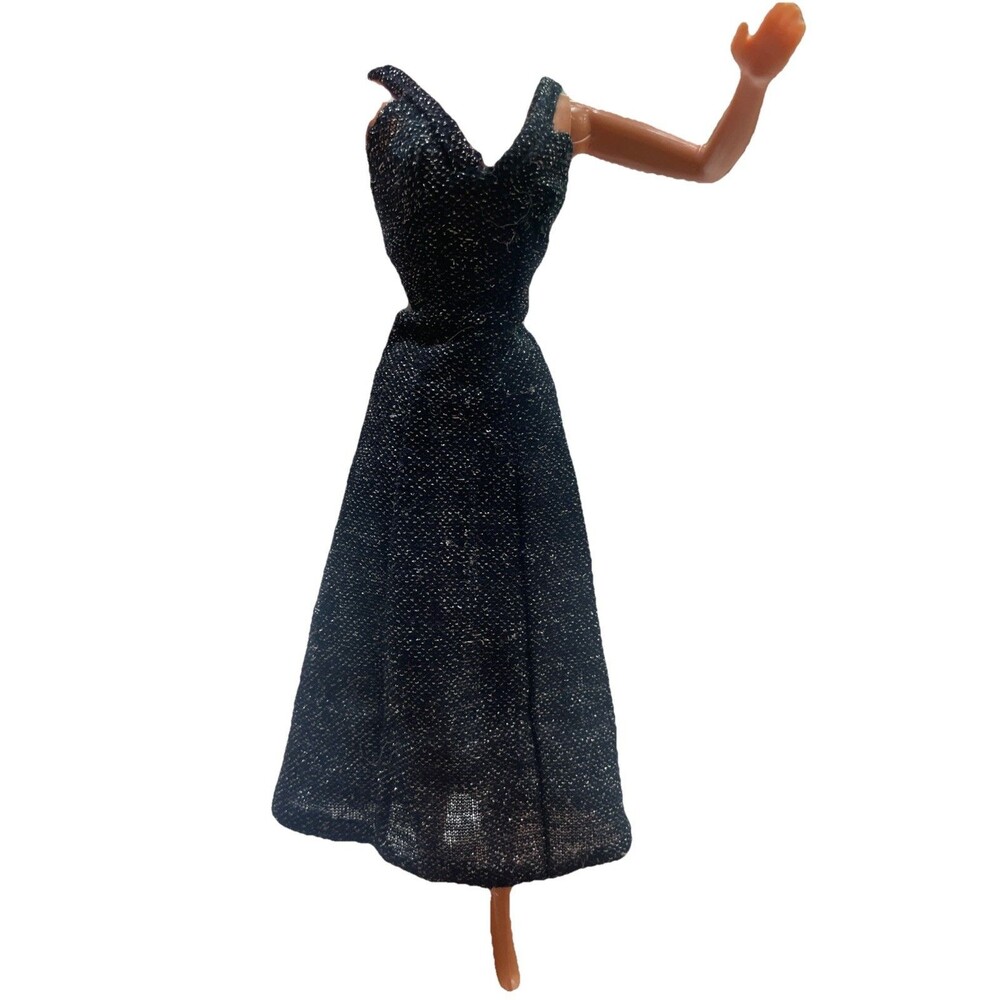 Vintage Barbie #9837 Dramatic Black and Silver Shimmer Dress Mattel 1977